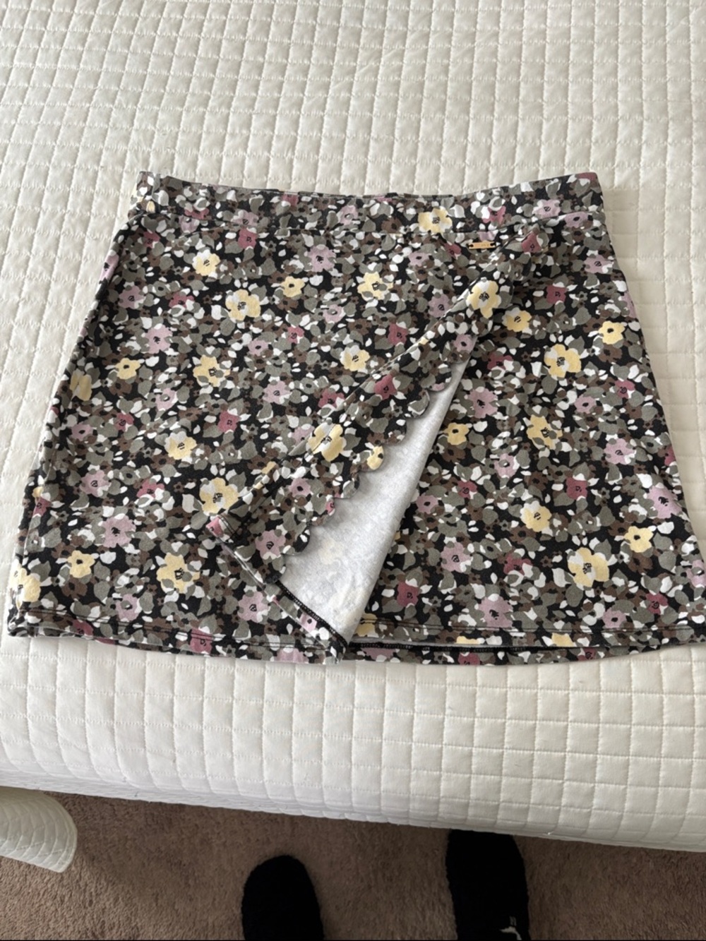 Jones New York Black Floral Wrap Skort with Yellow & Pink Flowers Size Large